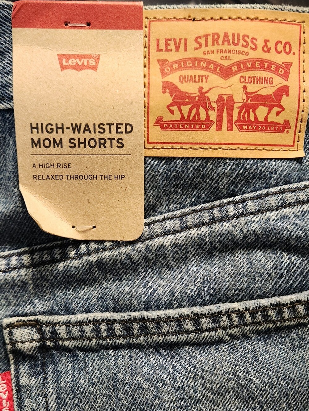 Levi's Light Blue Frayed Hem Denim High-Wasted Mom Shorts Size 29 - Picture 3 of 5
